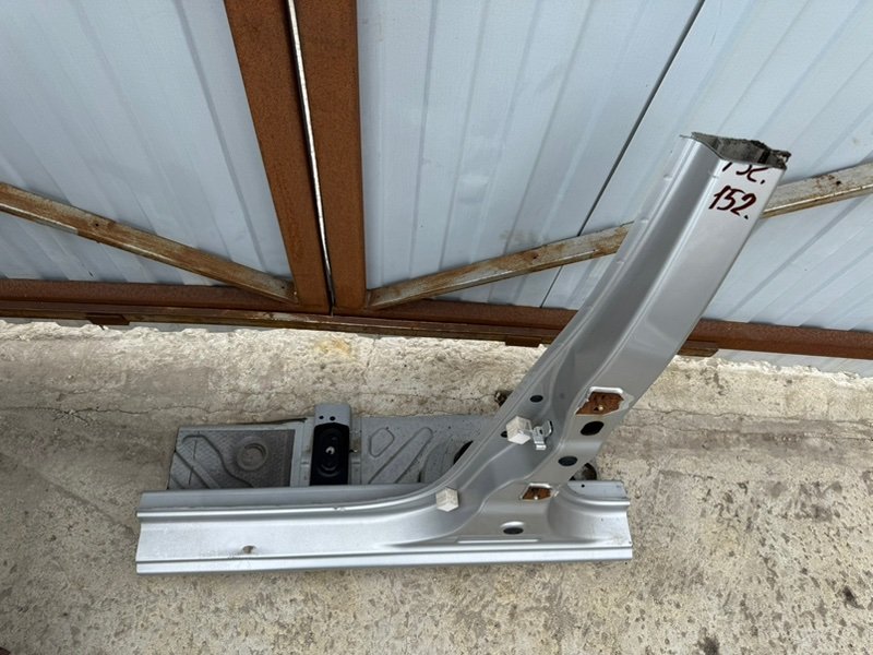 средняя стойка