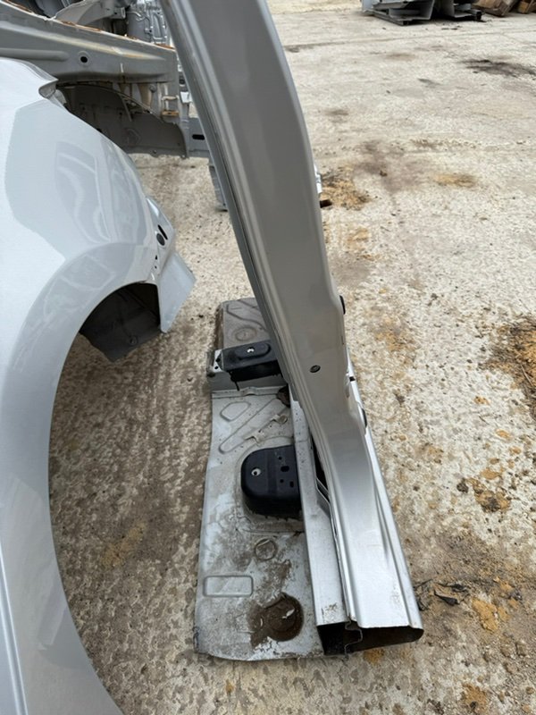 средняя стойка