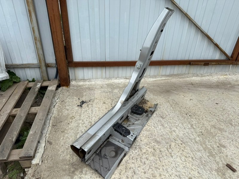 средняя стойка