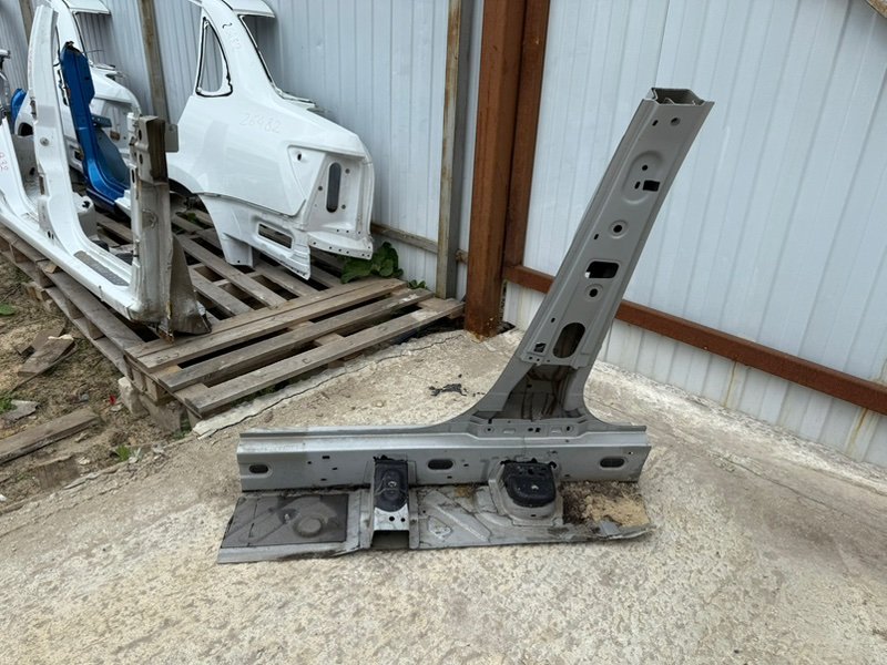 средняя стойка