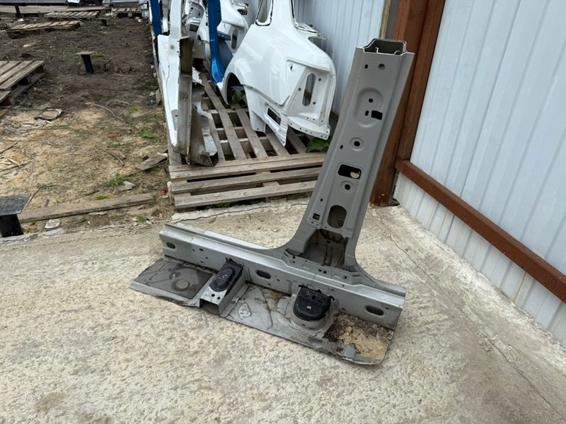 средняя стойка