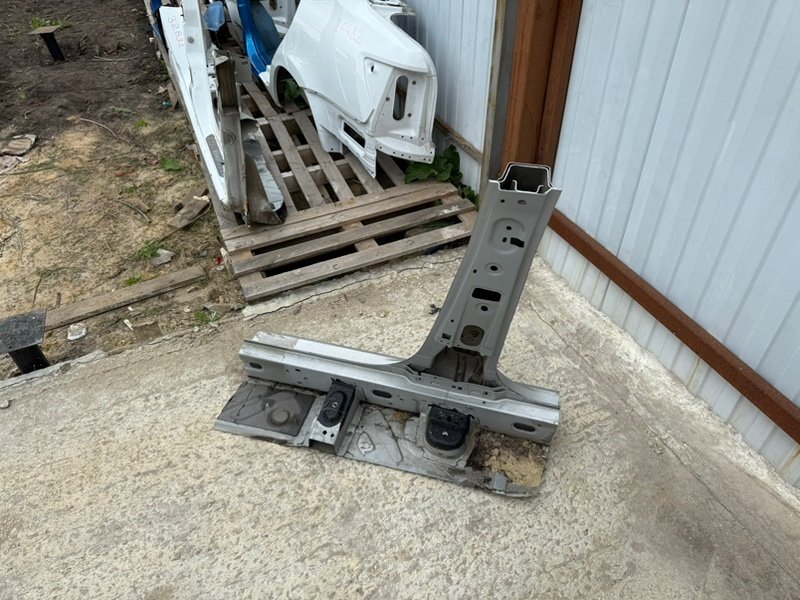 средняя стойка