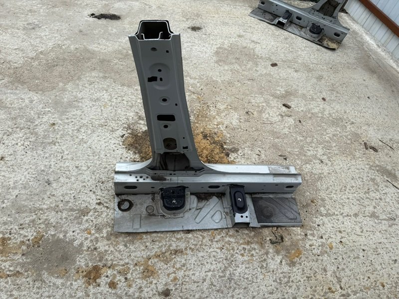 средняя стойка