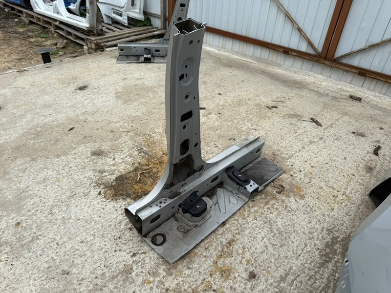 средняя стойка