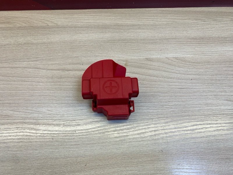 Клемма акб плюсовая