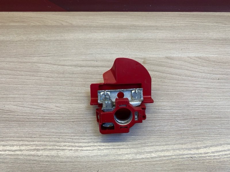 Клемма акб плюсовая