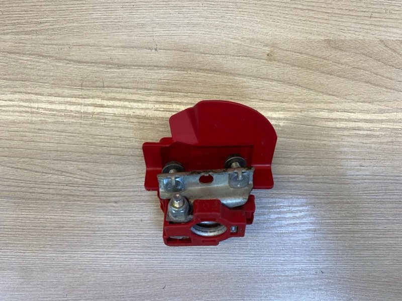 Клемма акб плюсовая