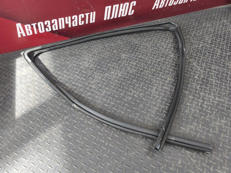 Уплотнитель стекла двери