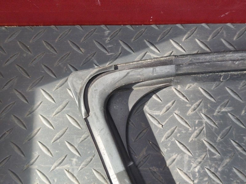 Уплотнитель стекла двери