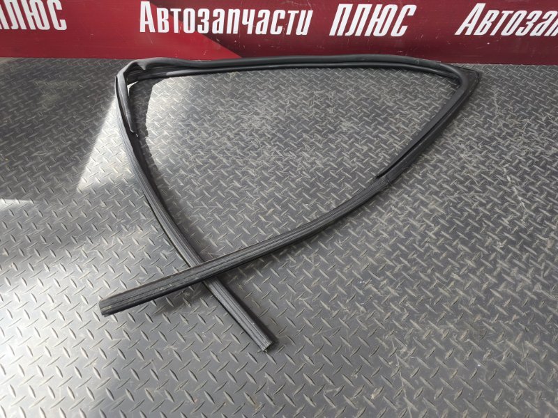 Уплотнитель стекла двери