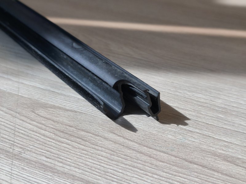 Уплотнитель стекла двери внутренний