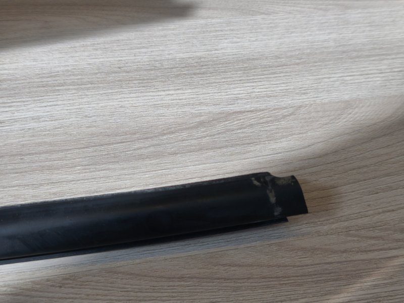 Уплотнитель стекла двери внешний