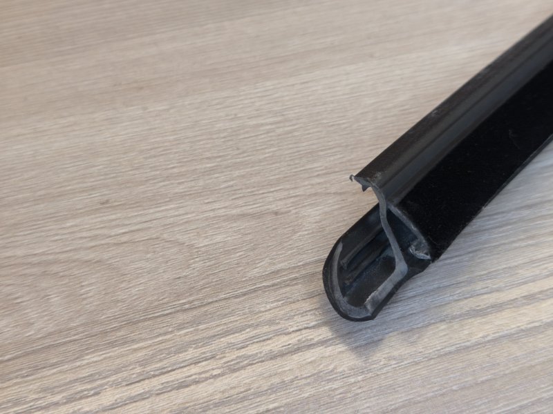 Уплотнитель стекла двери внешний
