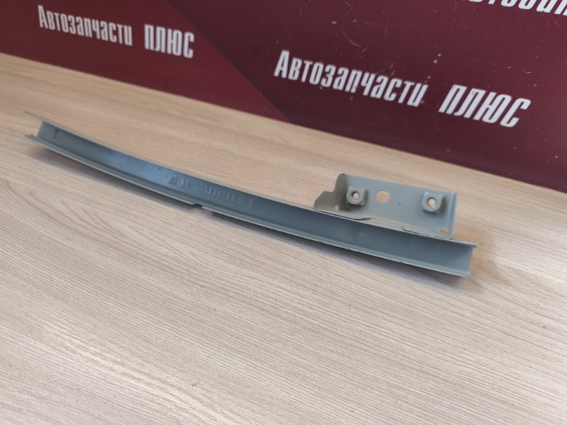 Направляющая стекла двери