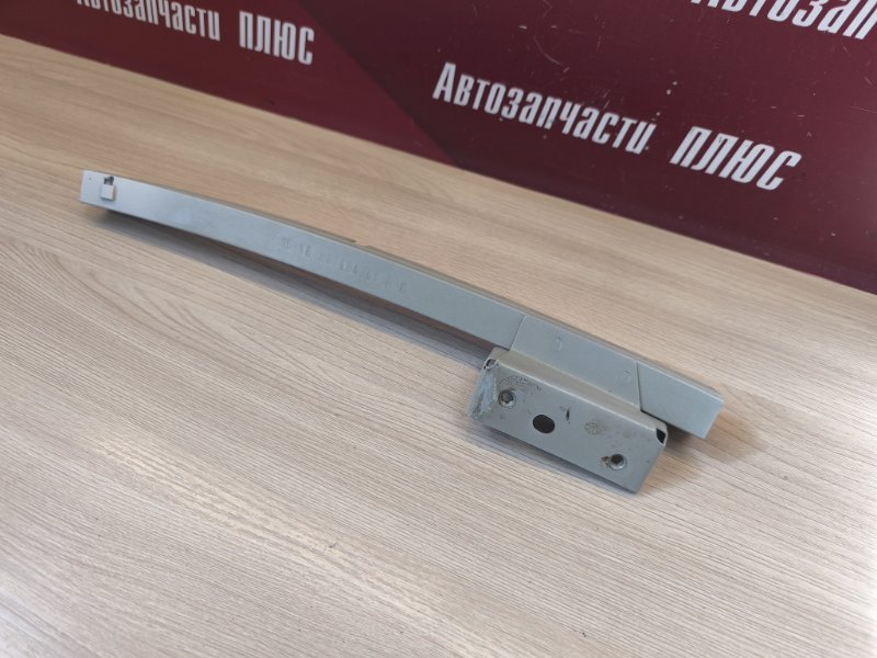 Направляющая стекла двери