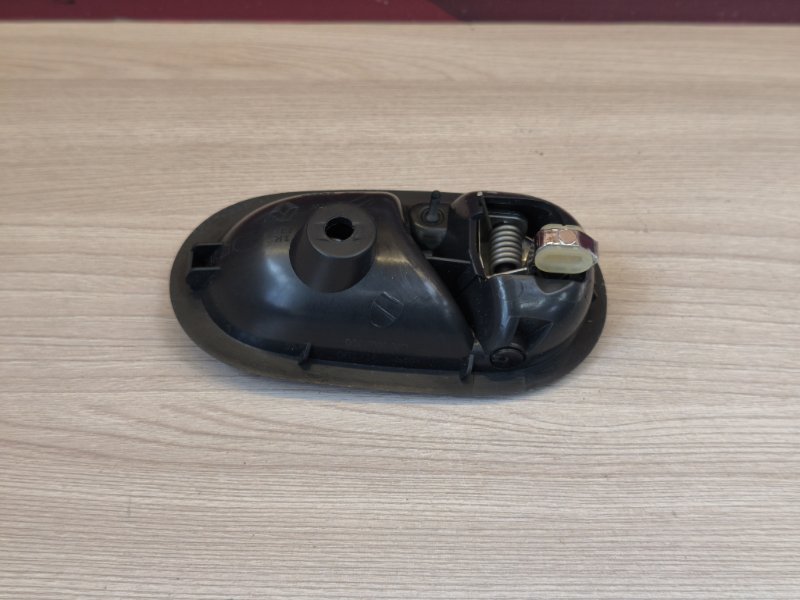 внутренняя ручка двери