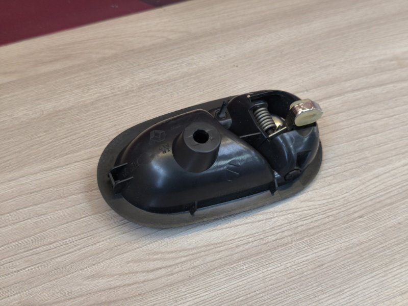 внутренняя ручка двери