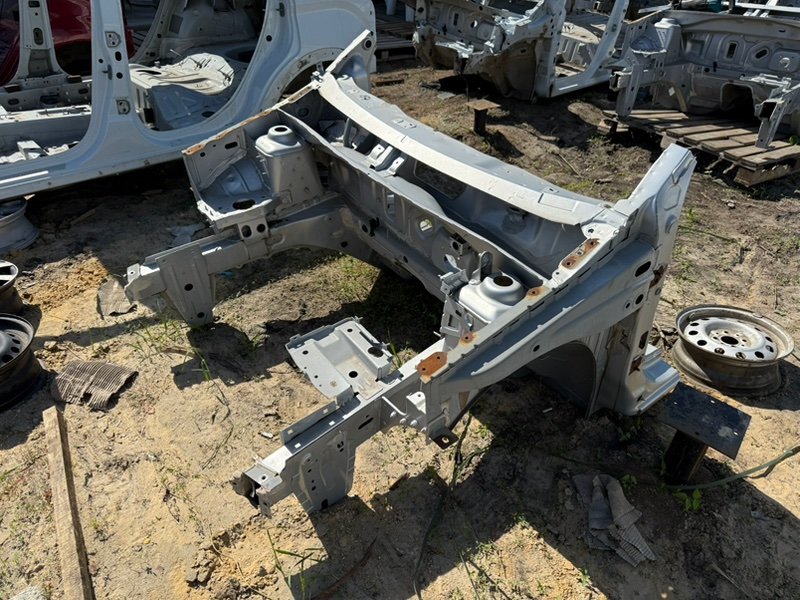 Передняя часть кузова