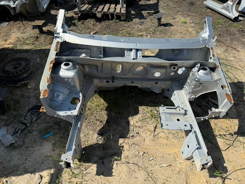 Передняя часть кузова