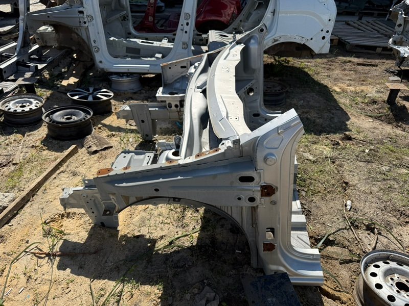 Передняя часть кузова