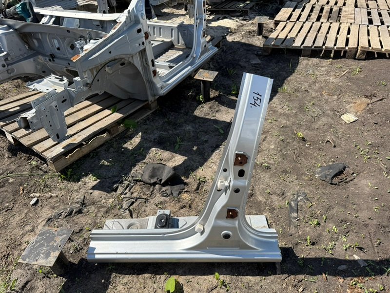 средняя стойка