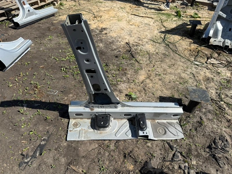 средняя стойка