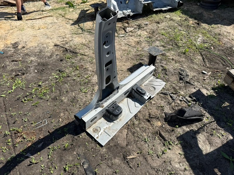 средняя стойка