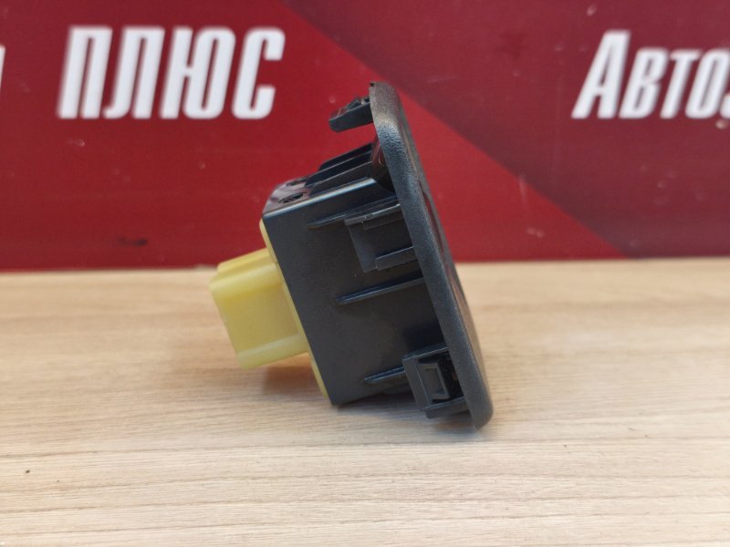 Кнопка стеклоподъемника