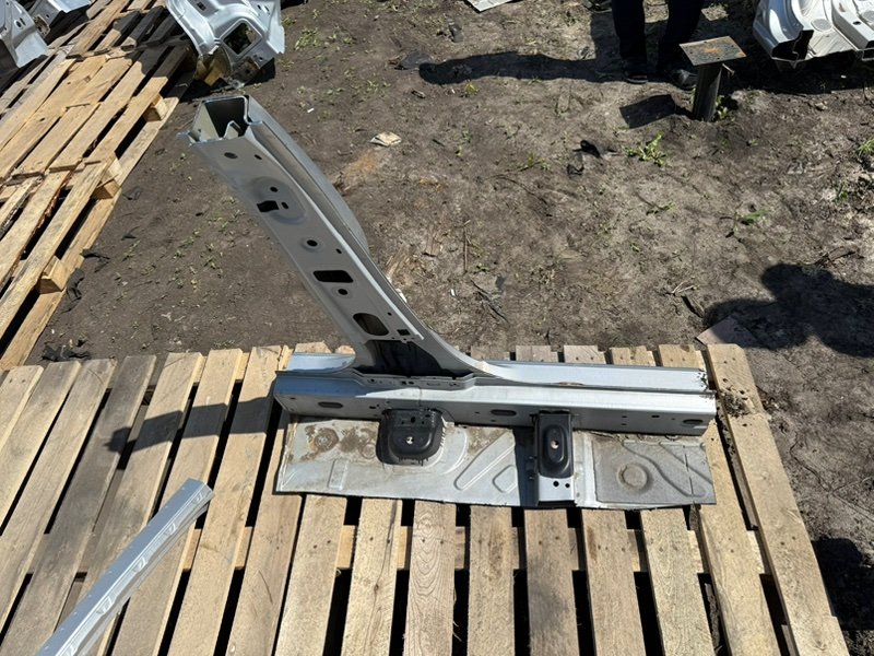 средняя стойка