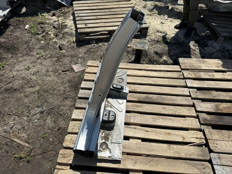 средняя стойка