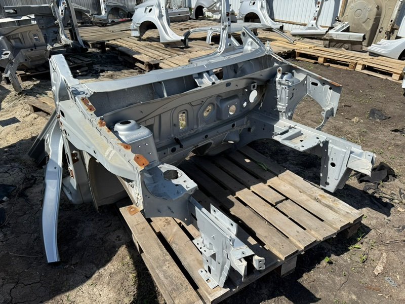 Передняя часть кузова