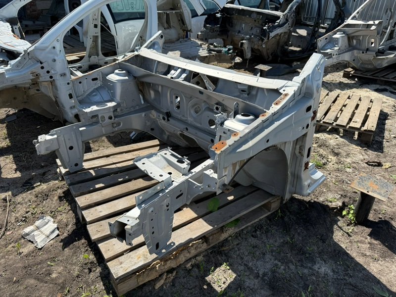 Передняя часть кузова