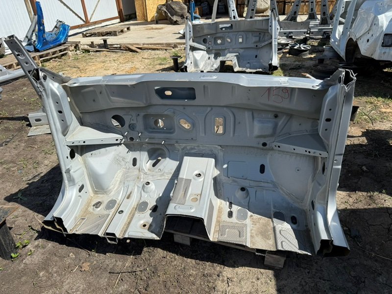 Передняя часть кузова