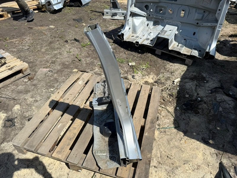 средняя стойка