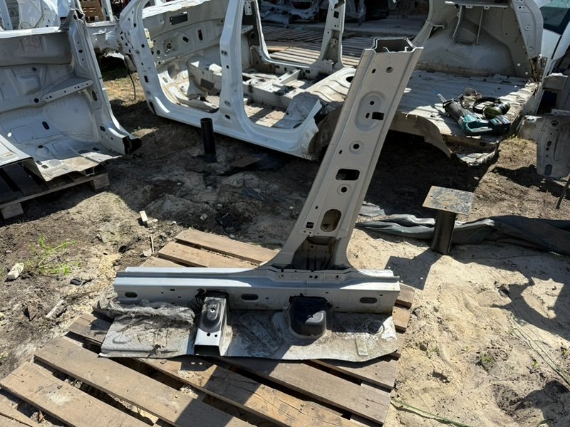 средняя стойка