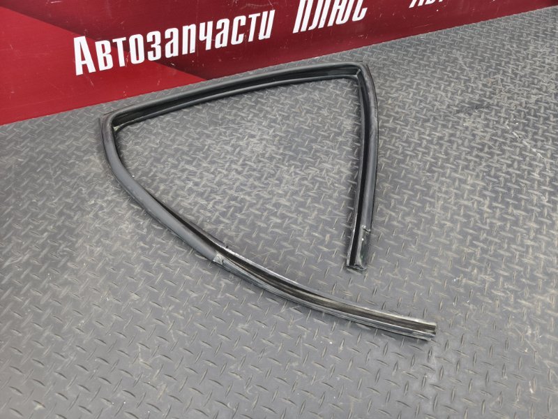 Уплотнитель стекла      двери