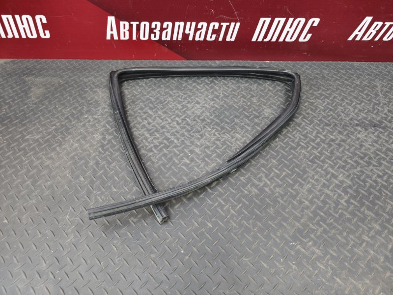 Уплотнитель стекла      двери