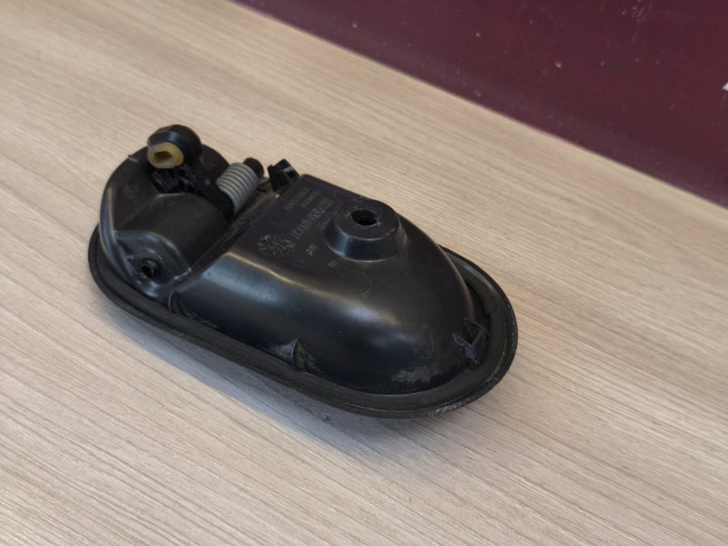 внутренняя ручка двери