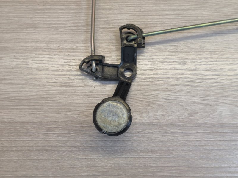 Тяга замка двери