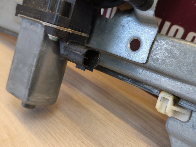 Стеклоподъемник    двери