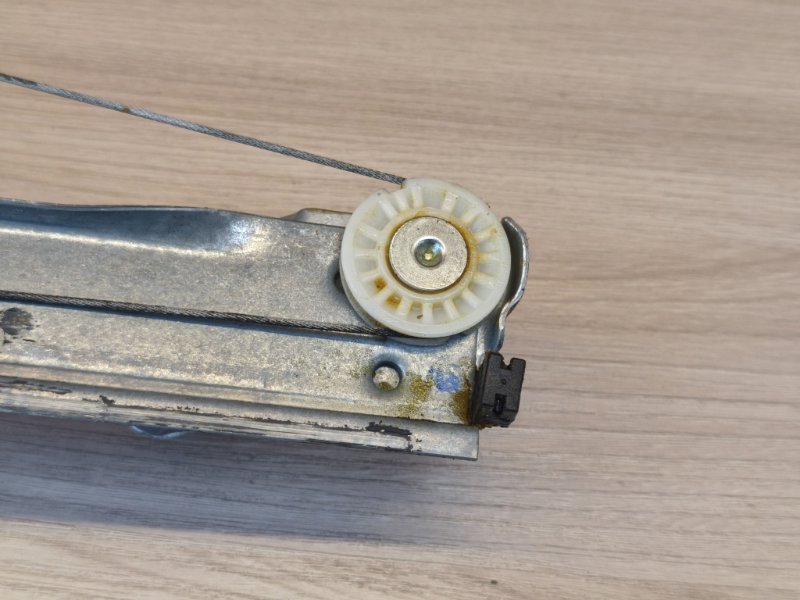 Стеклоподъемник    двери