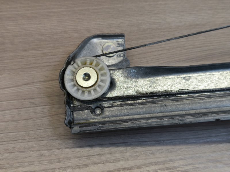 Стеклоподъемник    двери