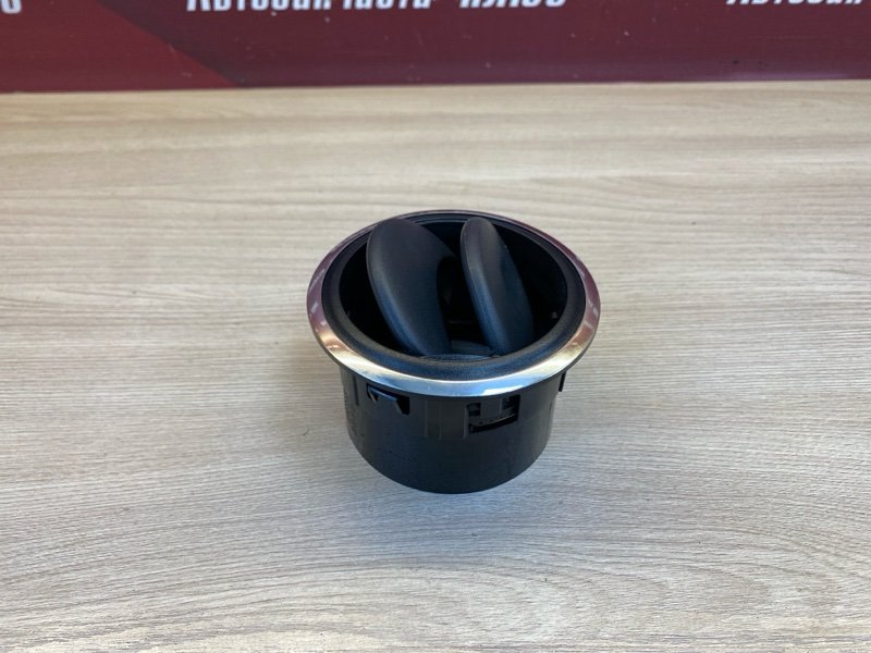 Воздушный дефлектор салона