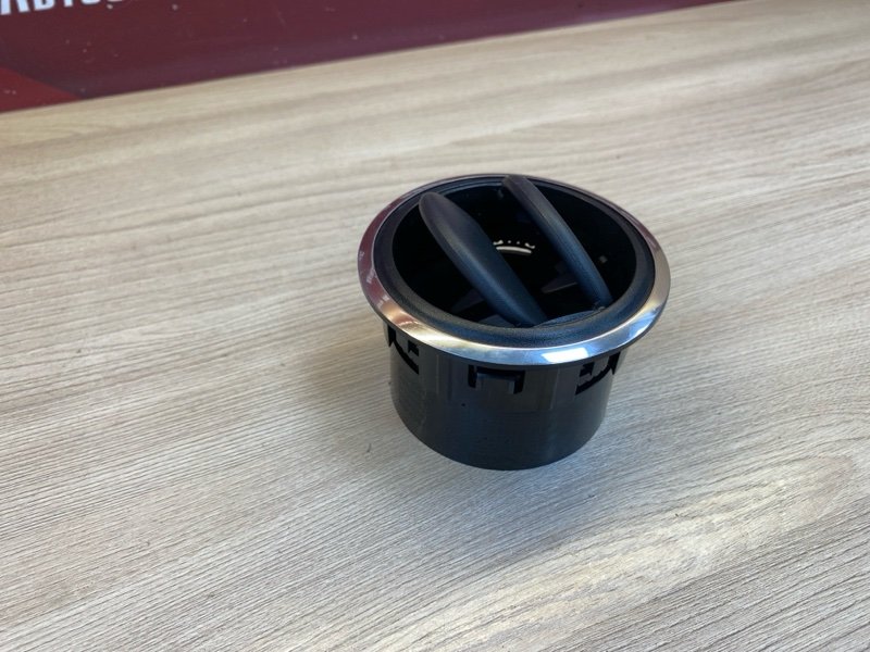 Воздушный дефлектор салона