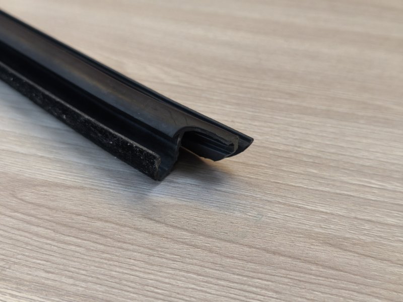 Уплотнитель стекла двери внутренний