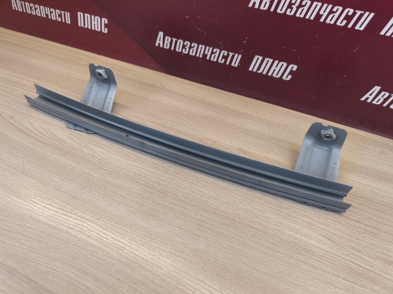 Направляющая стекла двери