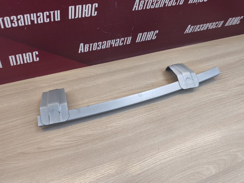 Направляющая стекла двери