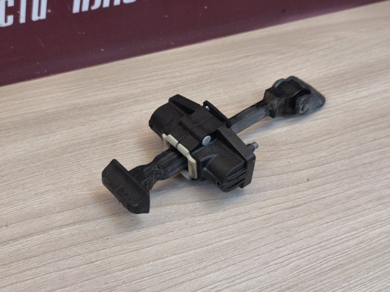 Ограничитель двери