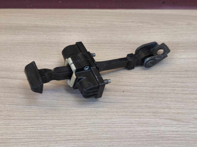 Ограничитель двери