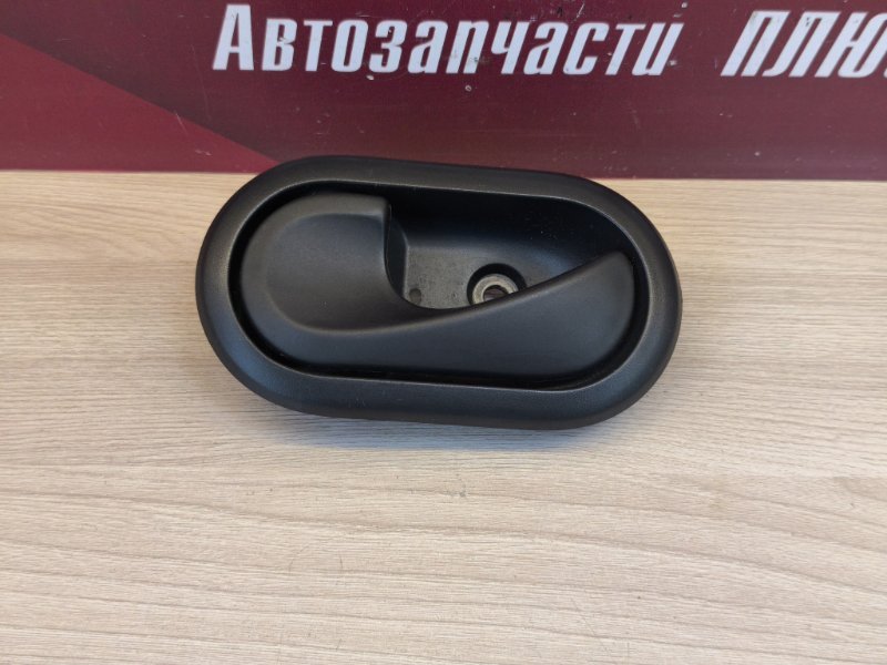 внутренняя ручка двери